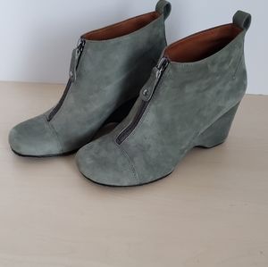 Gentle Souls by Kenneth Cole Ridgual booties
